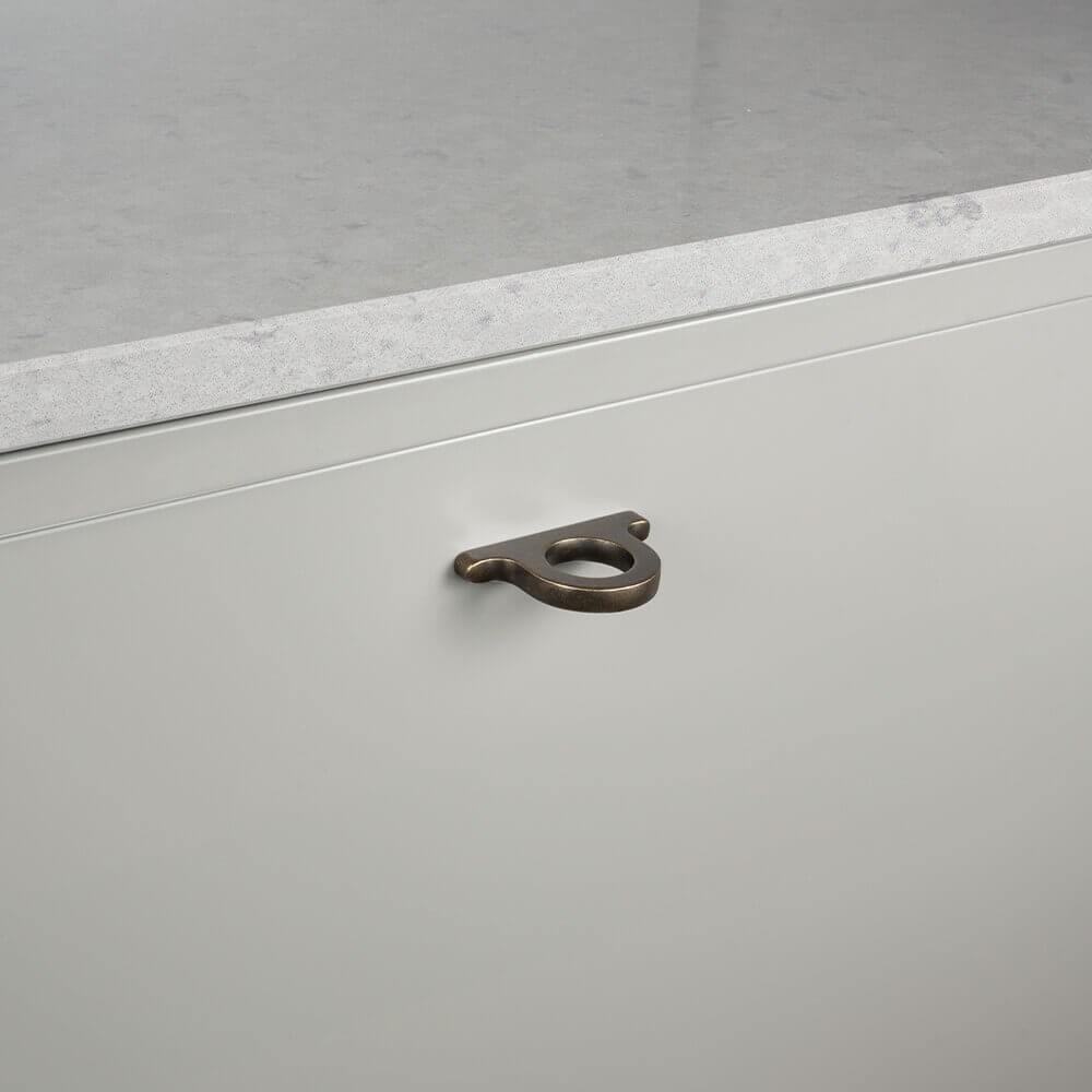 Möbelgriff Omega - 32mm - Antik-Messing