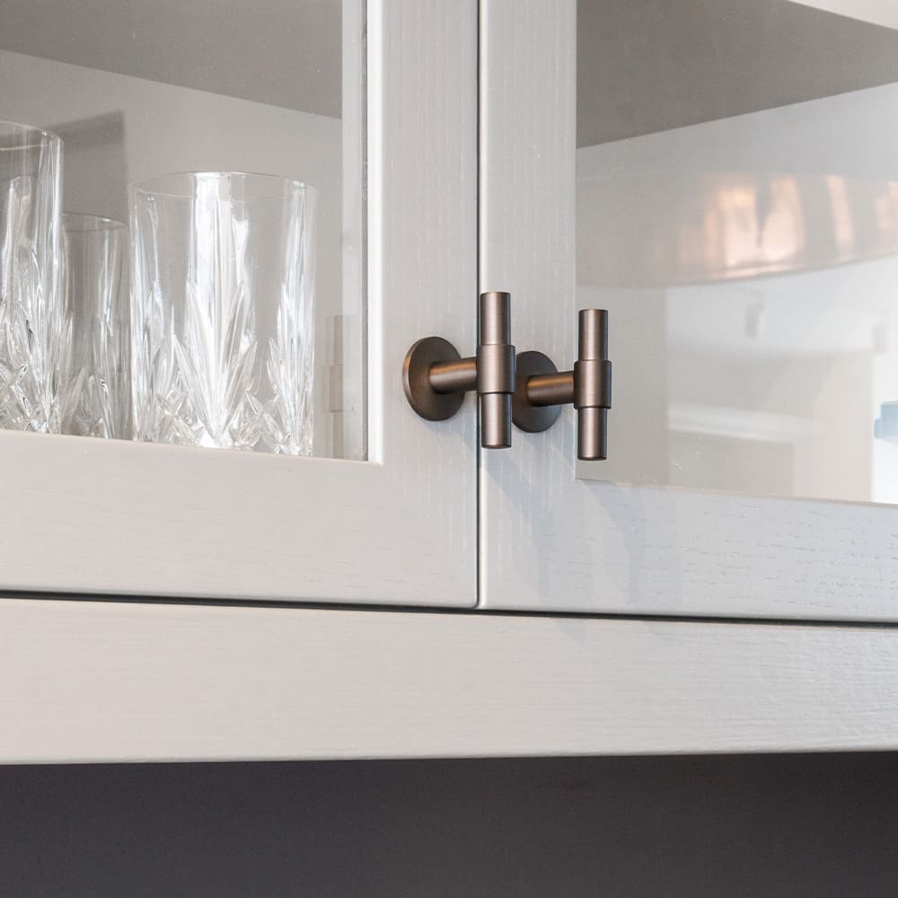 Möbelknopf T Uniform - Brünierte Messing