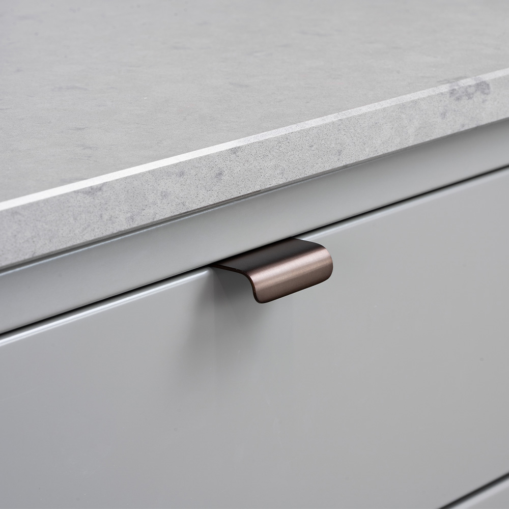 Kantengriff Lip - Brünierte Messing