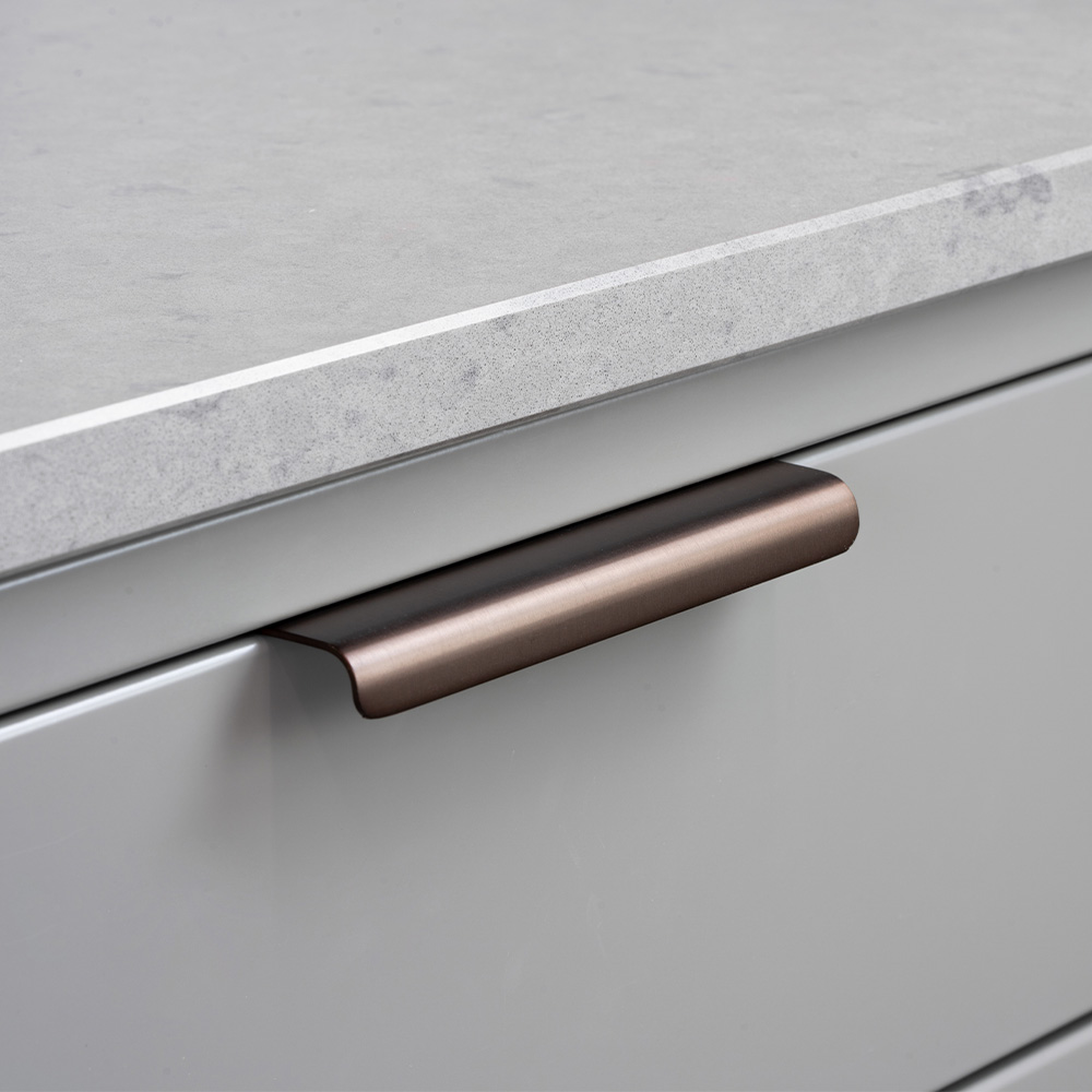 Kantengriff Lip - Brünierte Messing