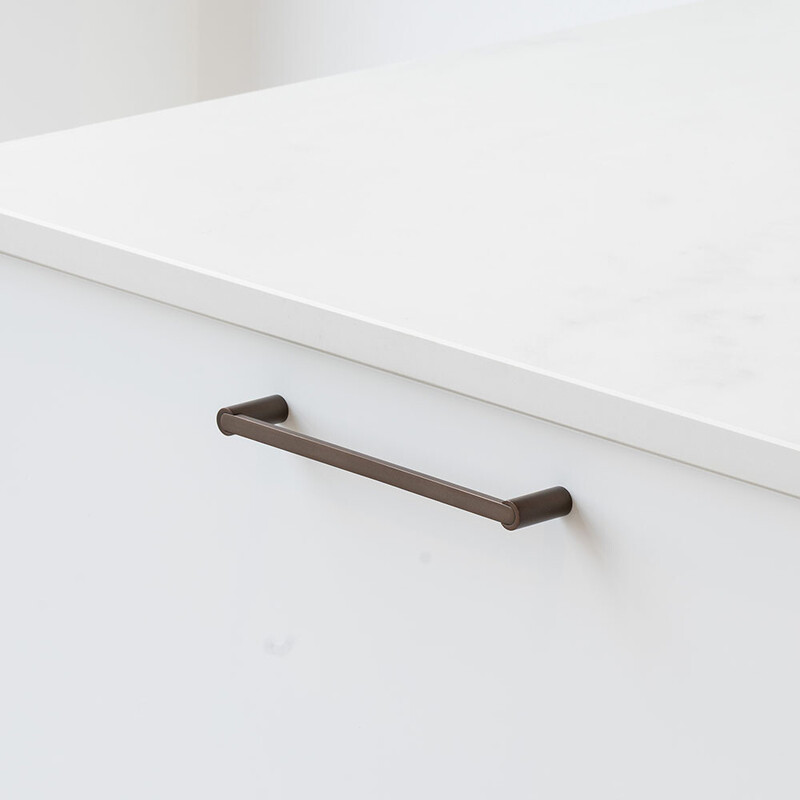 Möbelgriff Flow - Brünierte Messing