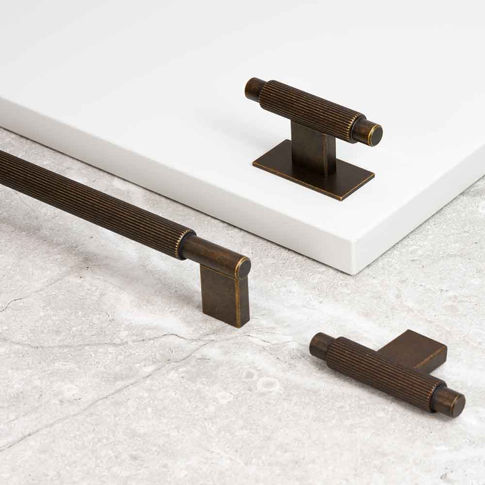 Möbelknopf T Arpa/Rosette - Antik-Messing