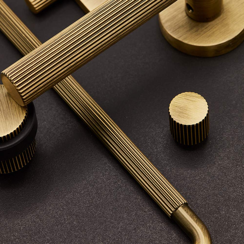 Möbelgriff Helix Stripe - Antik-Bronze