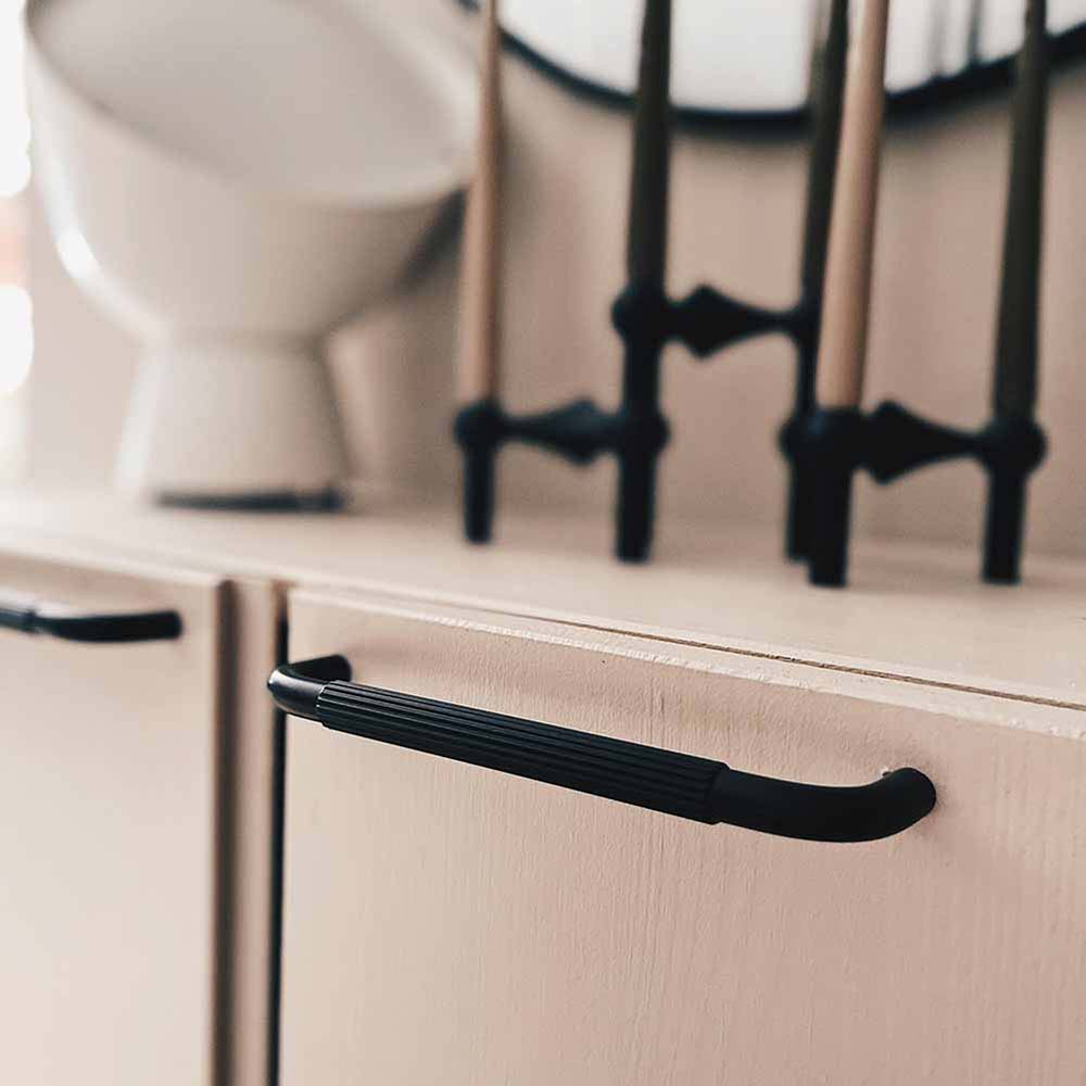 Möbelgriff Helix Stripe - Mattschwarz