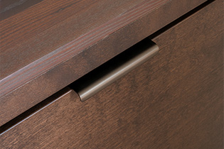 Kantengriff Lip aus brüniertem Messing