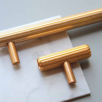 Möbelknopf T Rille - Gebürstetes Messing