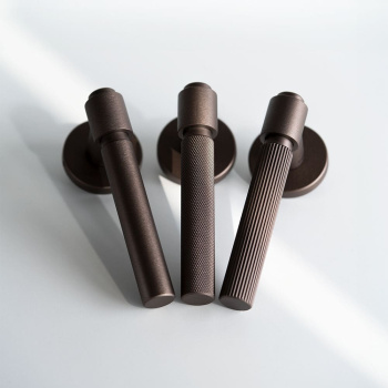 Türgriff Helix 200 Stripe - Dunkelbronze