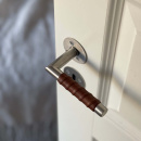 Türgriff Kastrup - Edelstahl-Optik/Lederummantelt Braun